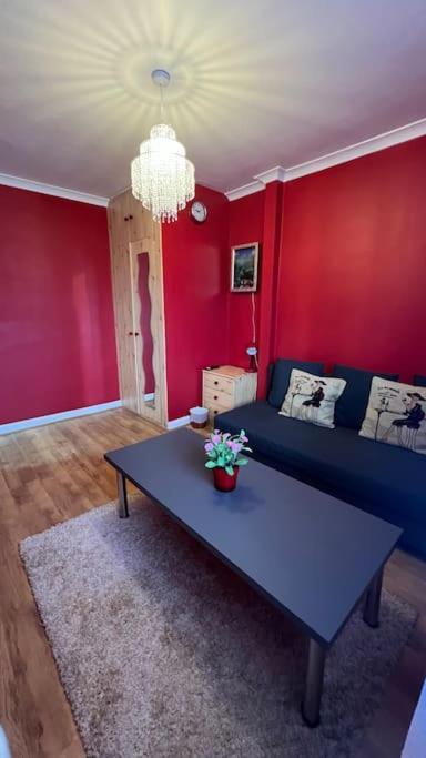 Palaz 6 - 2 Bedroom Flat เอ็ดมันตัน ภายนอก รูปภาพ