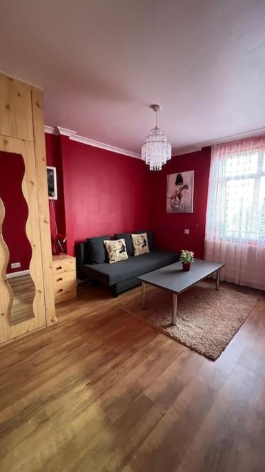 Palaz 6 - 2 Bedroom Flat เอ็ดมันตัน ภายนอก รูปภาพ