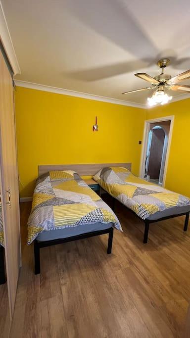 Palaz 6 - 2 Bedroom Flat เอ็ดมันตัน ภายนอก รูปภาพ