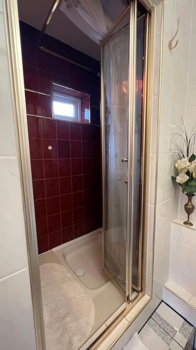 Palaz 6 - 2 Bedroom Flat เอ็ดมันตัน ภายนอก รูปภาพ
