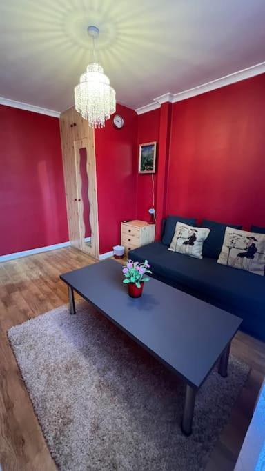 Palaz 6 - 2 Bedroom Flat เอ็ดมันตัน ภายนอก รูปภาพ