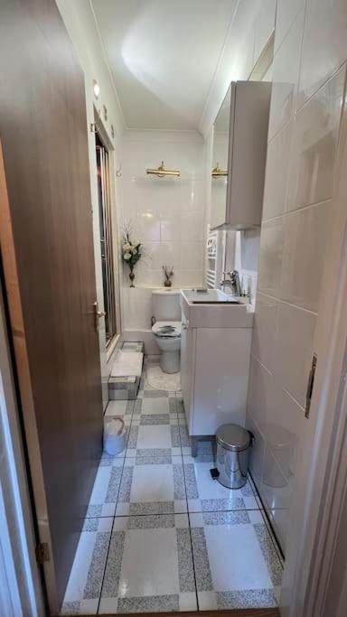 Palaz 6 - 2 Bedroom Flat เอ็ดมันตัน ภายนอก รูปภาพ