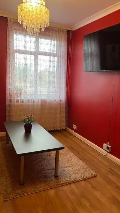 Palaz 6 - 2 Bedroom Flat เอ็ดมันตัน ภายนอก รูปภาพ